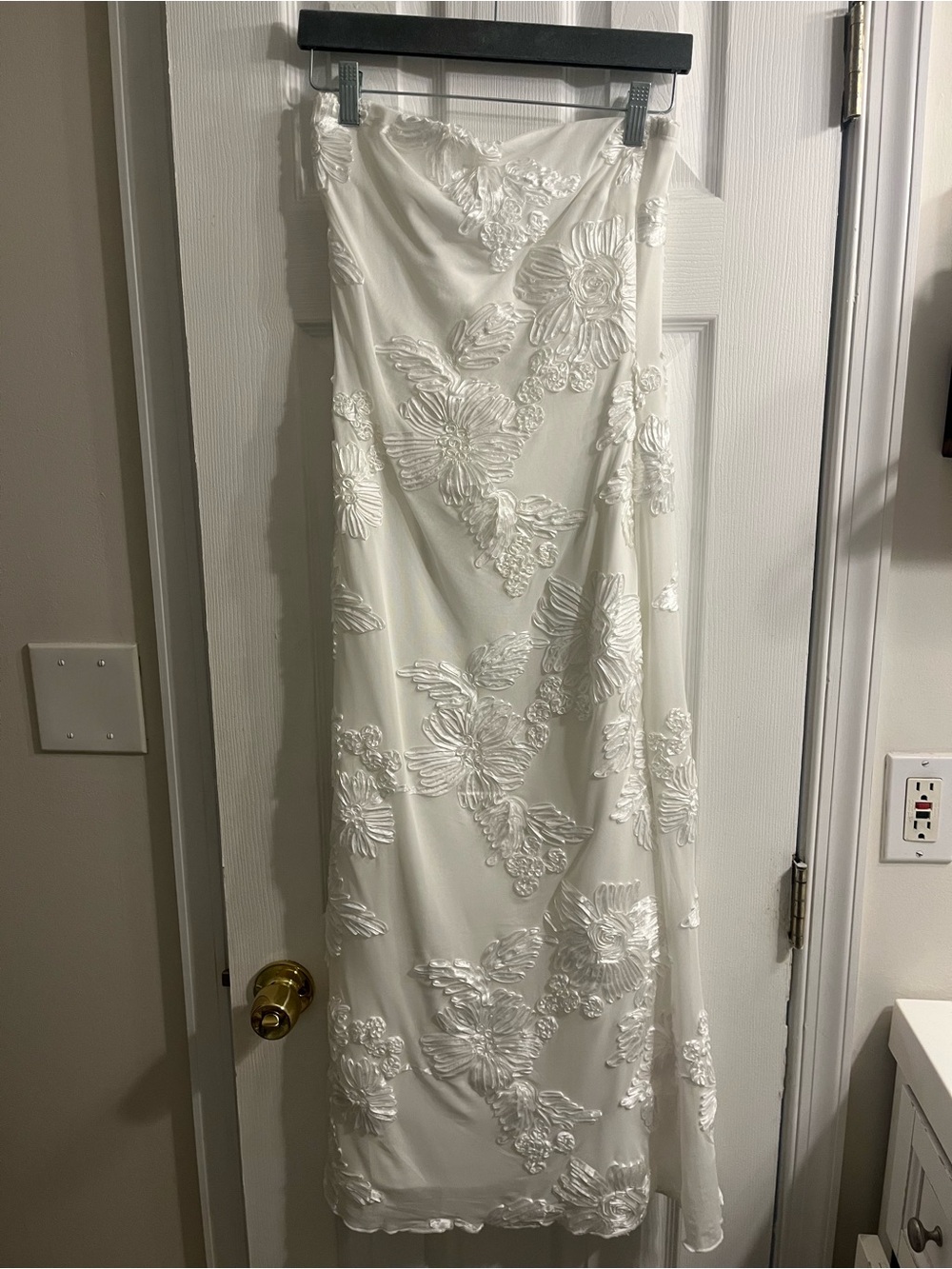 White Lace Appliqué Maxi dress